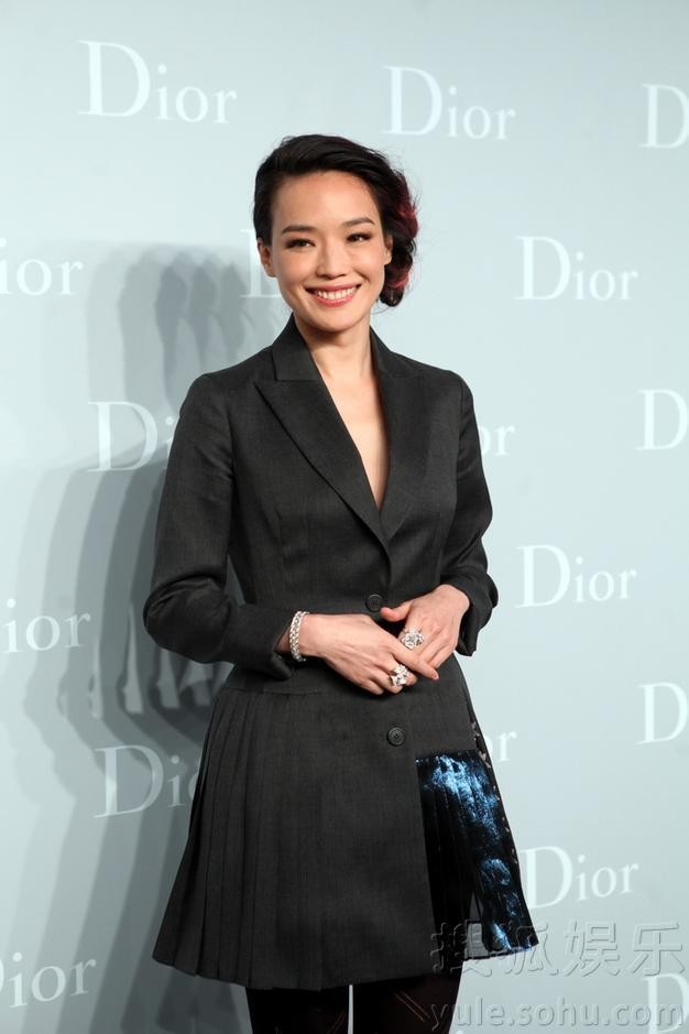 Nữ diễn viên Đài Loan Thư Kỳ cũng lần thứ 2 góp mặt tại sự kiện của Dior.